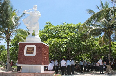 Tượng thờ đảo chủ Thánh mẫu Lê Thị Huyền Trâm tại đảo Hòn Nội.