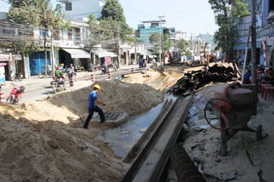 Thi công tuyến cống trên đường Lê Hồng Phong (Nha Trang): Cần đảm bảo an toàn