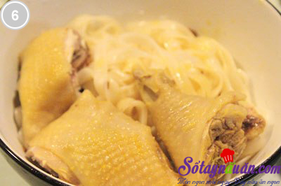 Phở gà trộn xì dầu