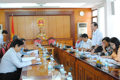 Thẩm tra các tờ trình và dự thảo nghị quyết