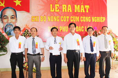 Lễ ra mắt Chi bộ Cụm công nghiệp Diên Phú và Đắc Lộc.