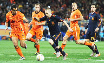 Tây Ban Nha - Hà Lan (bảng B, 2 giờ ngày 14-6): Oan gia ngõ hẹp