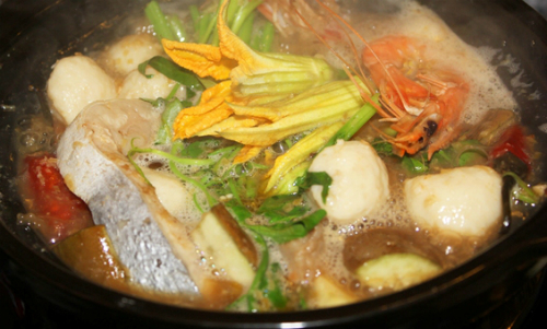 Đổi vị cho cả nhà với lẩu mắm đậm đà