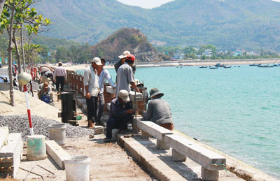 Hơn 3,2 tỷ đồng xây mới lan can đường Phạm Văn Đồng