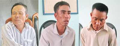 Bắt nhóm cướp giật trên xe khách