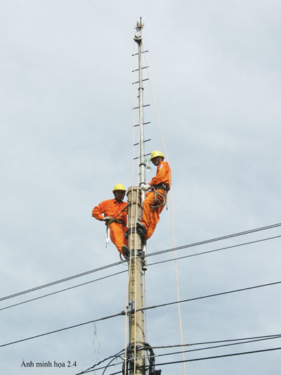  Công nhân áp dụng sáng kiến vào thi công công trình.