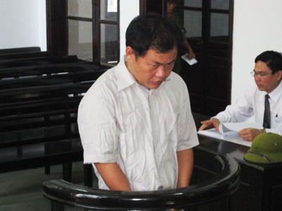 Bị cáo Trần Tiến Tài trước vành móng ngựa.