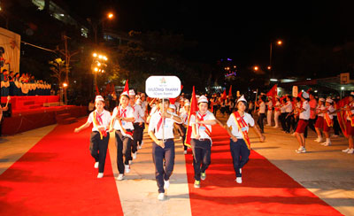 Các đơn vị tham gia diễu duyệt đội ngũ.