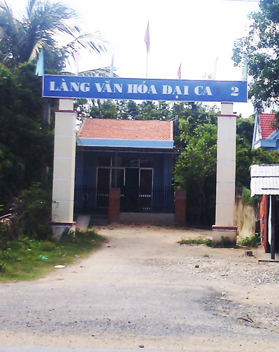 Cần sửa lại bảng tên làng