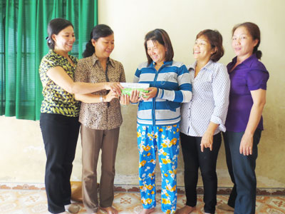 Thăm, tặng quà cho 10 gia đình kiểm ngư viên, ngư dân