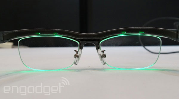 Kính thông minh đổi màu theo thông báo từ smartphone