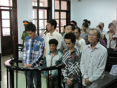 9 bị cáo trước tòa