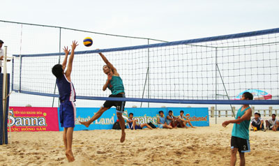 18 đội bóng tranh tài