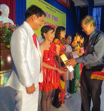 Các đội đạt giải A nhận giải.