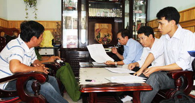 Đoàn công tác của Cục Thuế xác minh thông tin doanh nghiệp nợ thuế.