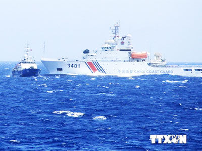 Tàu Hải cảnh của Trung Quốc chủ động đâm thẳng vào mạn trái tàu Cảnh sát biển Việt Nam. (Nguồn: Cảnh sát biển)