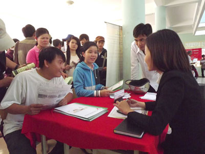 570 người được tuyển dụng trực tiếp