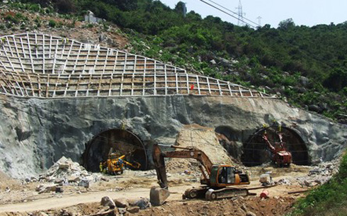 Ký hợp đồng thực hiện 3 gói thầu lớn hầm qua Đèo Cả