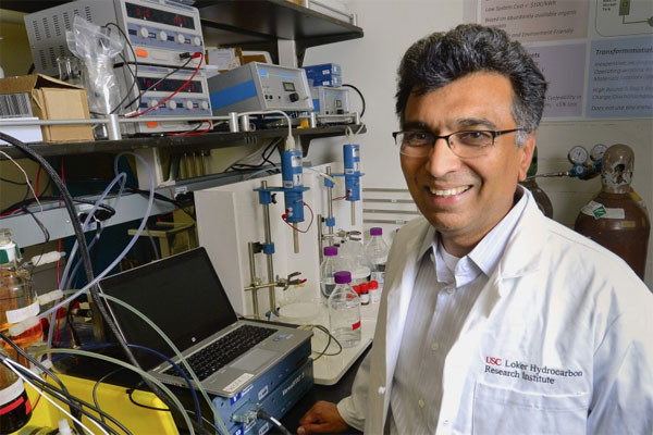 Giáo sư hóa học Sri Narayan