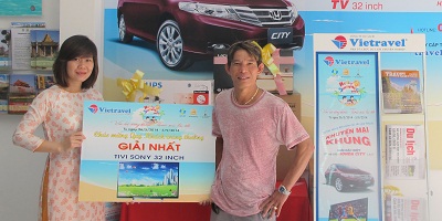 Vietravel Nha Trang trao thưởng cho khách hàng