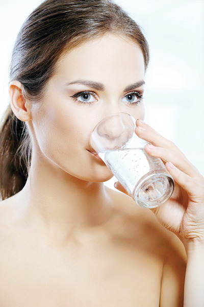 Ích lợi của uống nước vào buổi sớm