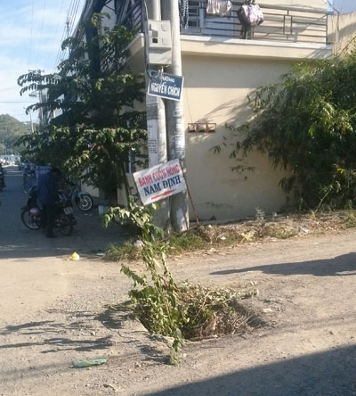 Nắp đậy đường mương thoát nước bị sập