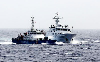 Trung Quốc tiếp tục dùng tàu chiến áp sát, đe dọa tàu Việt Nam