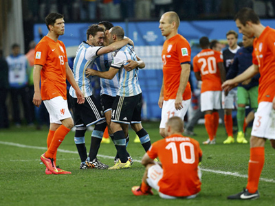 Hạ Hà Lan, Argentina có mặt ở chung kết