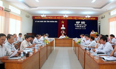 Giải đáp nhiều ý kiến của các nhà báo