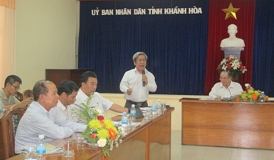 Ông Lê Xuân Thân trả lời các câu hỏi của nhà báo.