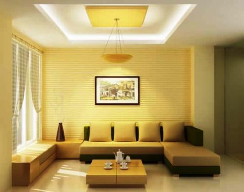 Giấy dán tường màu vàng nhạt hợp tông với tổng thể căn phòng.