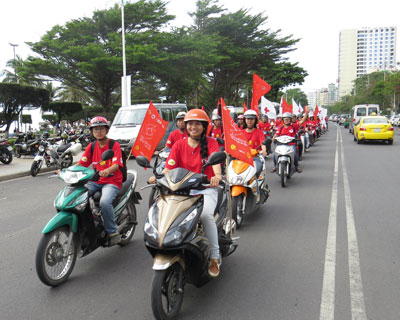 Gần 1.000 người tham gia hiến máu trong chương trình Hành trình đỏ