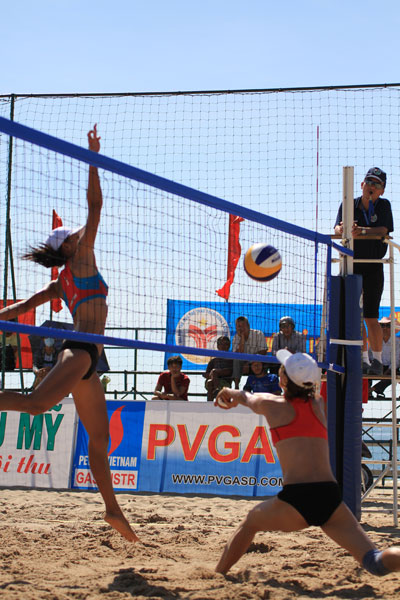 Bóng chuyền bãi biển Khánh Hòa thắng lớn