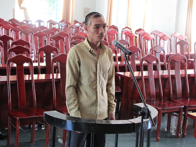 Đạo chích bị phát hiện khi đang tháo dây cột bò