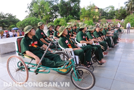 Người có công với cách mạng đang được quan tâm, chăm sóc bằng nhiều chính sách ưu đãi. Ảnh: Thế Dương