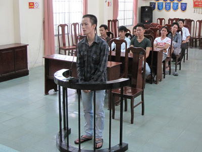 Vào tù vì không chịu bỏ "nàng tiên nâu"