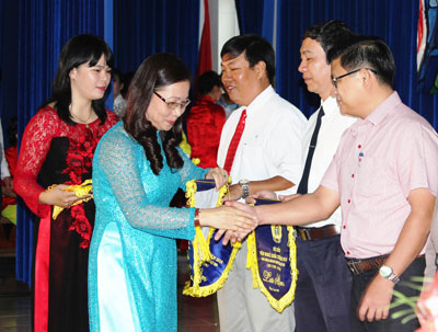 Khối trường học nhất toàn đoàn