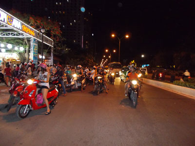 Biểu diễn ca nhạc gây cản trở giao thông