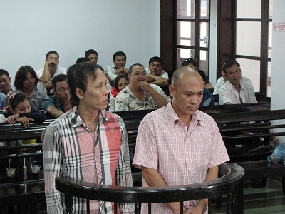 Chê ít, 2 đối tượng cưỡng đoạt tiền của người thuê đòi nợ