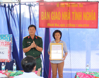Bàn giao nhà tình nghĩa tại thị xã Ninh Hòa