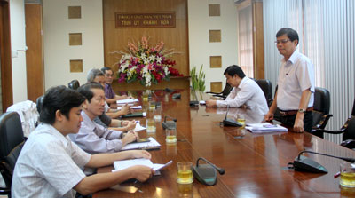 Đồng chí Nguyễn Tấn Tuân phát biểu tại buổi giao ban với các ban xây dựng Đảng. Ảnh: X.T