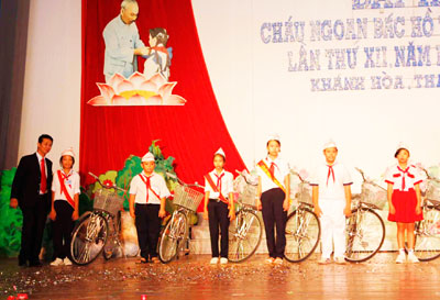 Tiếp bước cho em đến trường