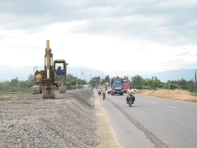 Hoàn thành việc bàn giao mặt bằng tạm cho đơn vị thi công Quốc lộ 1A