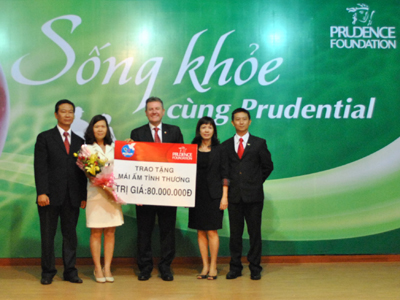 Hơn 200 người được kiểm tra, tư vấn sức khỏe