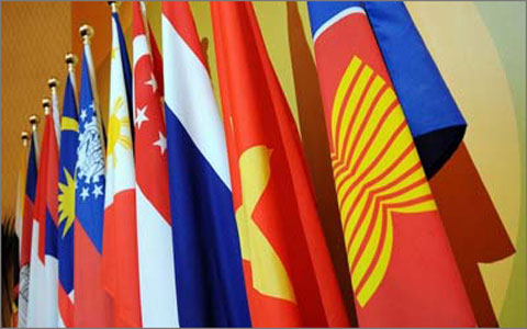 Góc nhìn 2 thập kỷ của Việt Nam và ASEAN: Trải qua 2 thập kỷ, ASEAN đã đạt được nhiều thành công. Với sự đoàn kết và hợp tác chặt chẽ, khu vực này đã phát triển mạnh mẽ và tăng cường sự thống nhất giữa các nước thành viên. Việt Nam là một thành viên đáng chú ý của ASEAN, đóng góp quan trọng cho sự phát triển của khu vực.