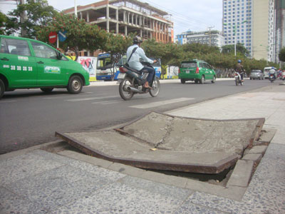 Sớm thay nắp hố ga mới