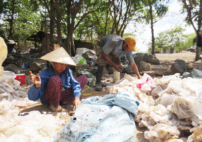 Một số người nhặt rác đã già nên ngại chuyển đổi nghề nghiệp.