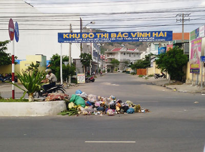 Rác giữa đường