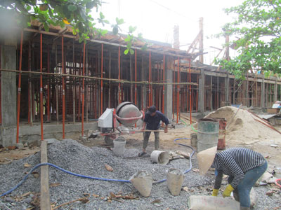 Thi công dãy phòng học chính tại Trường Tiểu học Diên Phú 1.