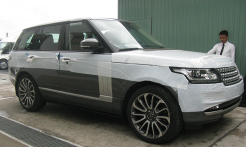 Range Rover Autobiography tại cảng Sài Gòn